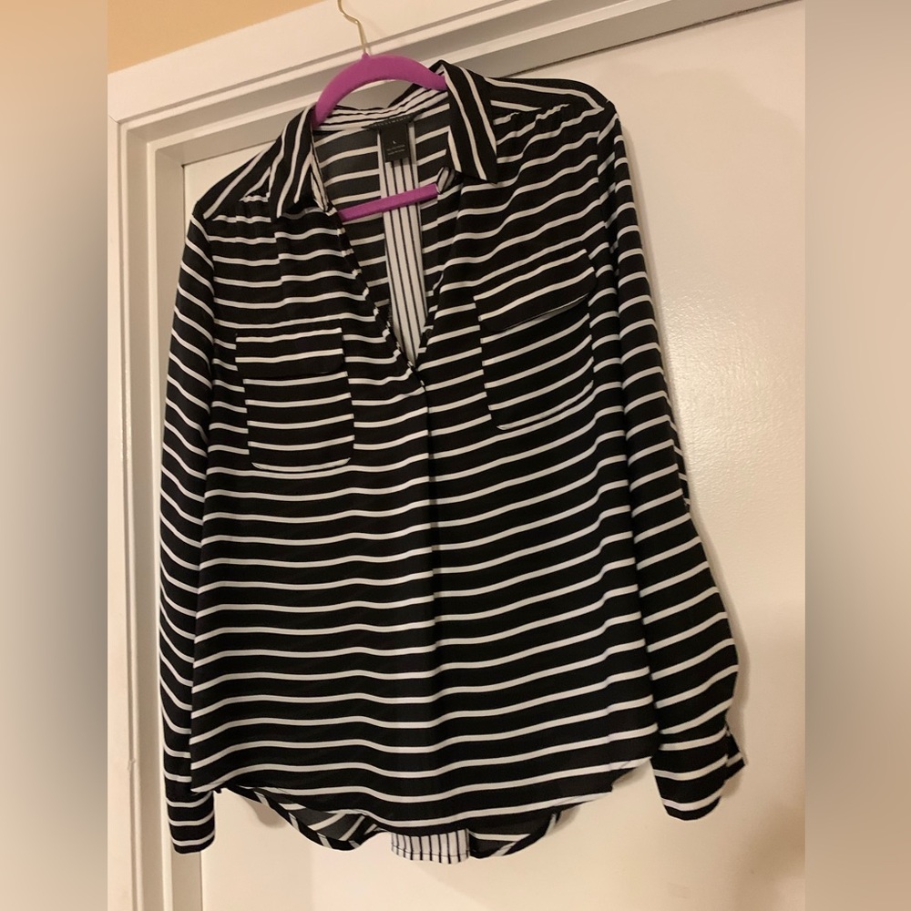 Black/white stripe long sleeve pullover blouse.